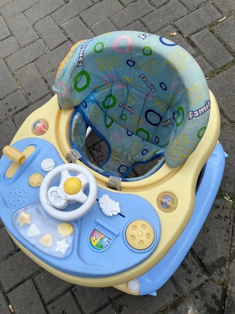 Jual baby walker anak merek familly