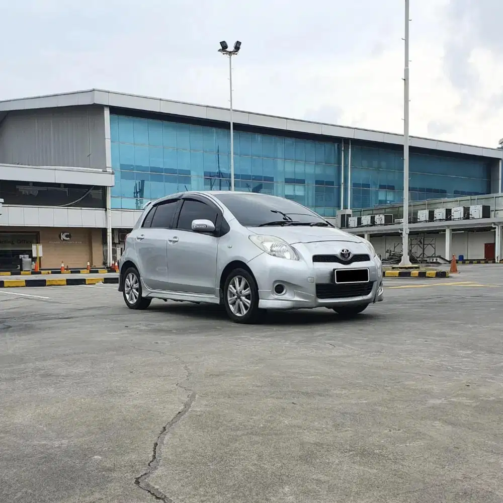 Toyota Yaris 1.5 E At 2012