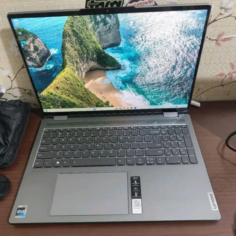 Lenovo Yoga 7i i7-12700H 16/1TB ssd Intel Arc A370m (touchscreen)