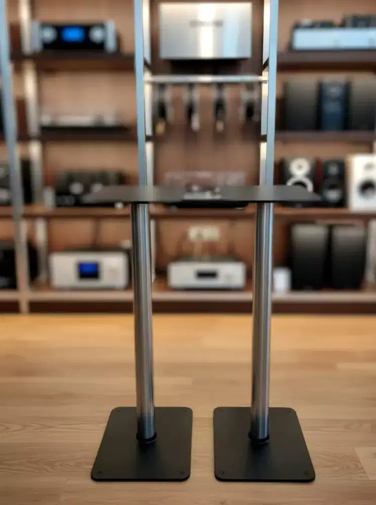 Stand/ jagrak speaker.
Bahan besi tebal dan stainless
Kondisi BARU