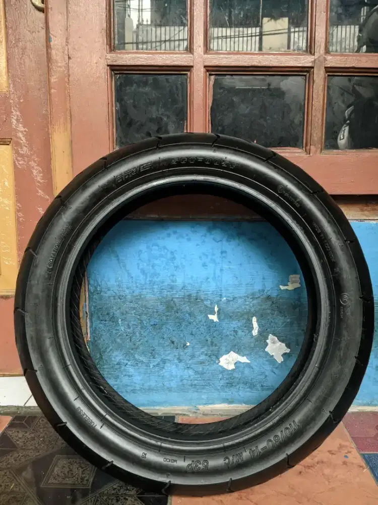 Ban IRC depan ukuran 110/80 ring 14 buat Adv, Aerox dll