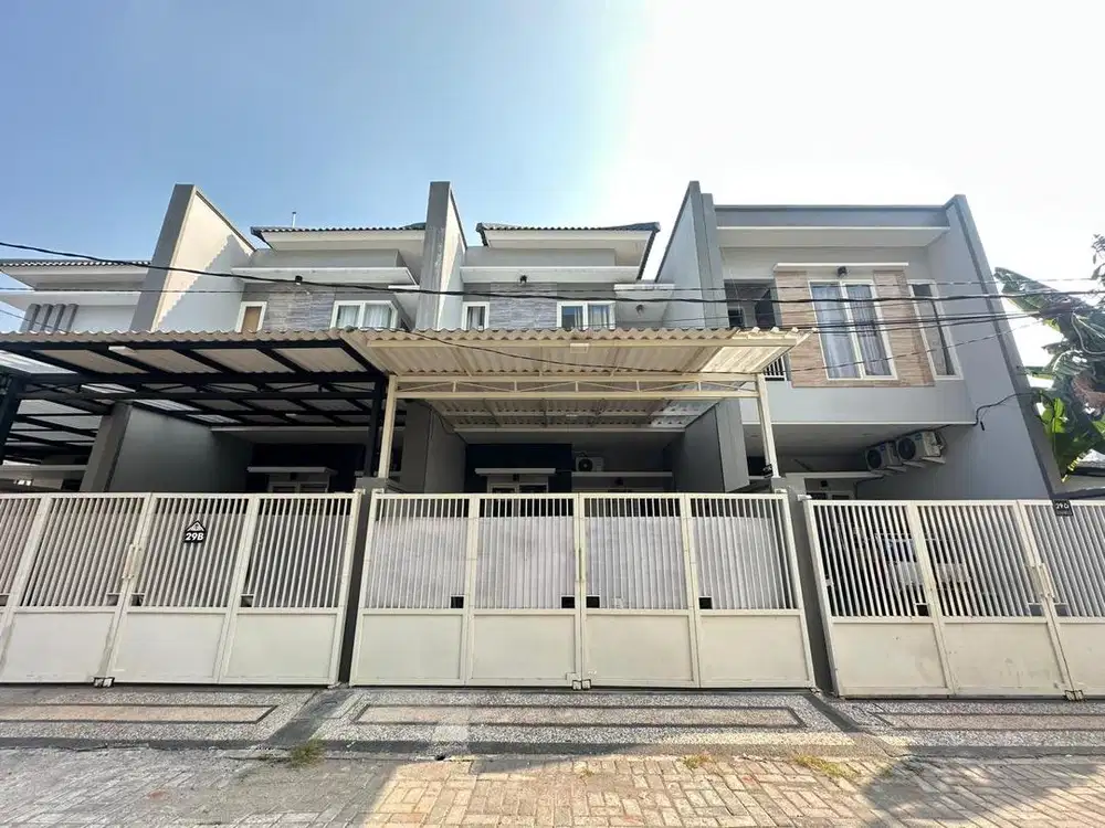 Jual Rumah full furnish 2 Lantai Tengah Kota Komplek Pradah Permai