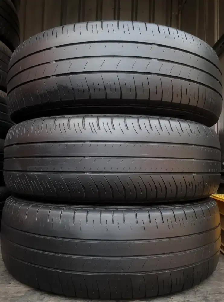 Ban mobil bekas ukuran 185/65/R15 ada 3biji kondisi masih 70%