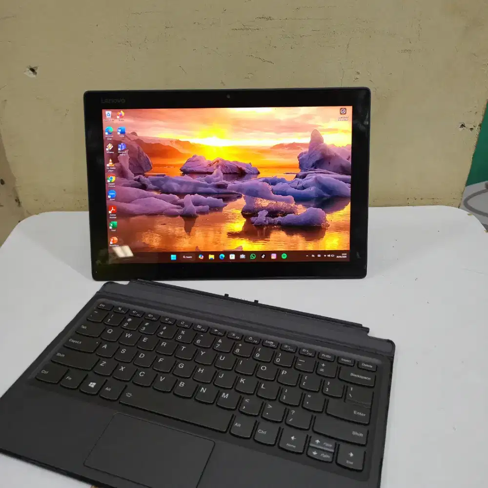 Laptop Lenovo mix 520 core i5 gen 8 ram 8GB SSD 256GB