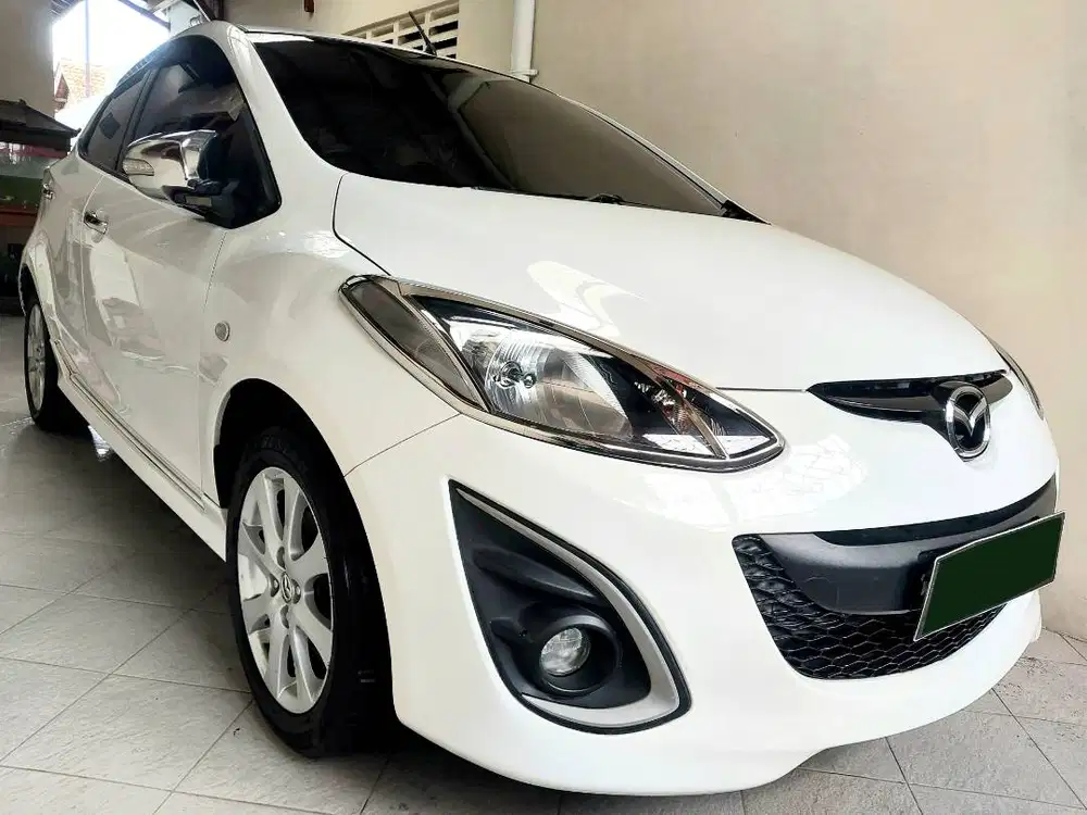 Mazda 2 Hatchback 1.5 R AT 2011