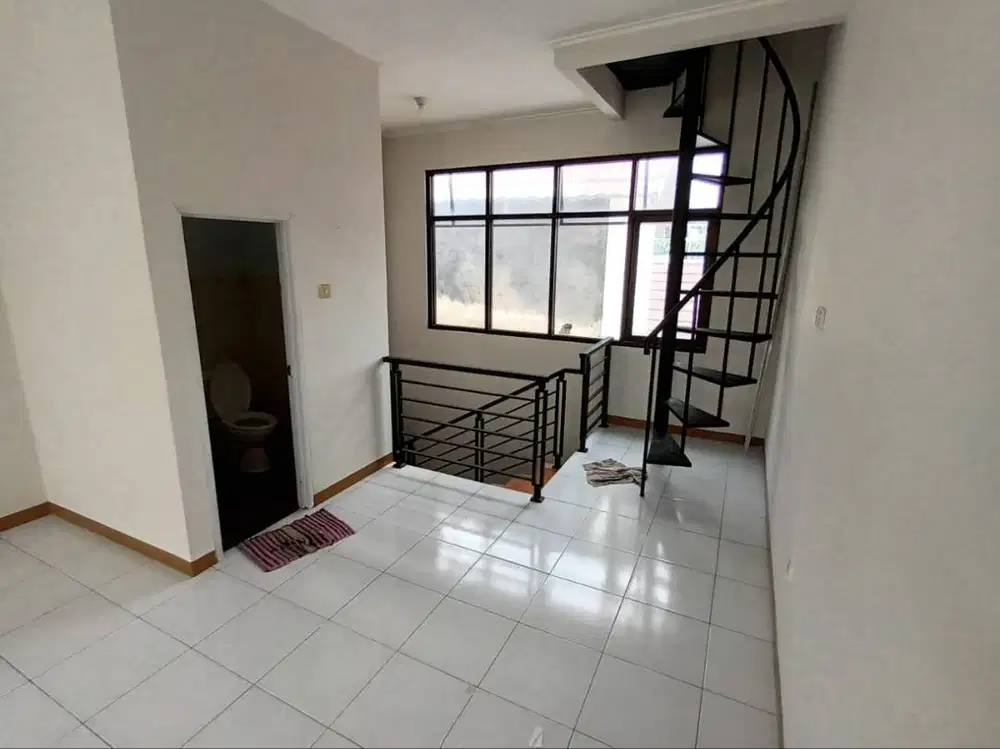 Disewakan Ruko 2 Lantai di Taman Kopo Ketapang