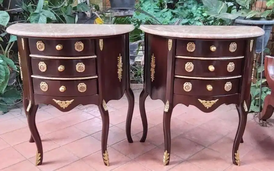 sepasang meja sudut marmer