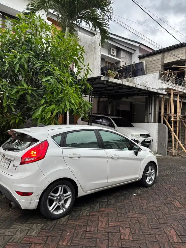 DIJUAL MOBIL FORD S FIESTA 2012
