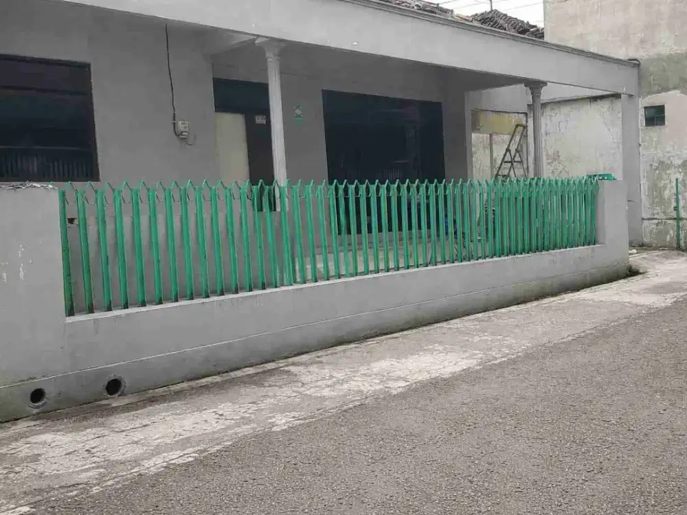 Di sewakan dkt Selatan Saba Buana  Sumber