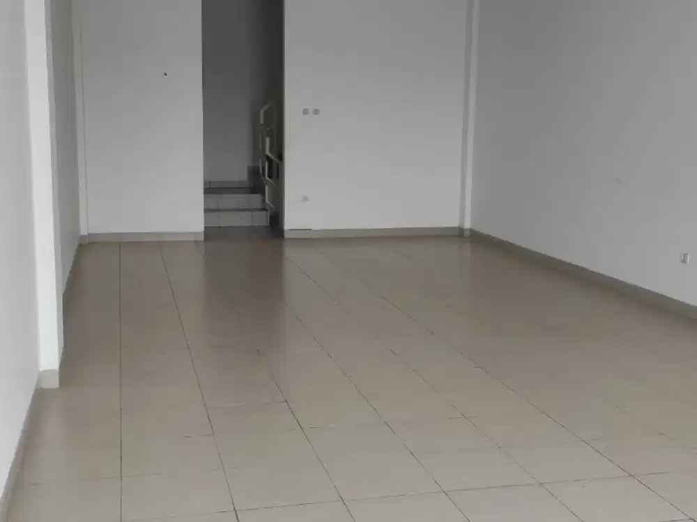 Ruko Parkir Luas 3 Lantai Rapi Bersih Cocok Gudang Kantor Besar Siap Pakai