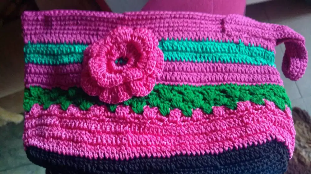 Dijual Tas Rajut buatan sendiri masih baru dan mulus