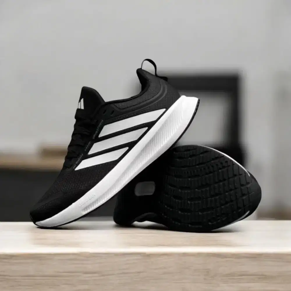 ADIDAS Sepatu Lari Pria RUNBLAZE size 43