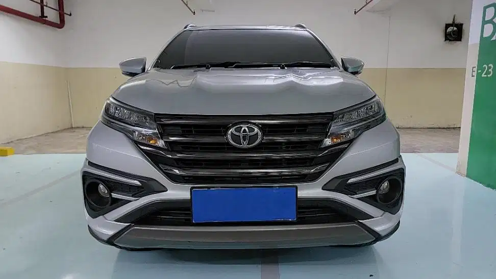DP MURAH Toyota Rush 1.5 GR Sport Bensin-AT 2022 Silver CFANF