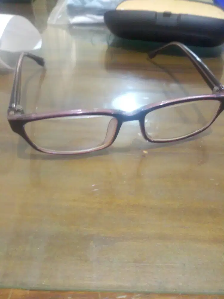 Dijual Cepat Kacamata min plus masih mulus dan bagus