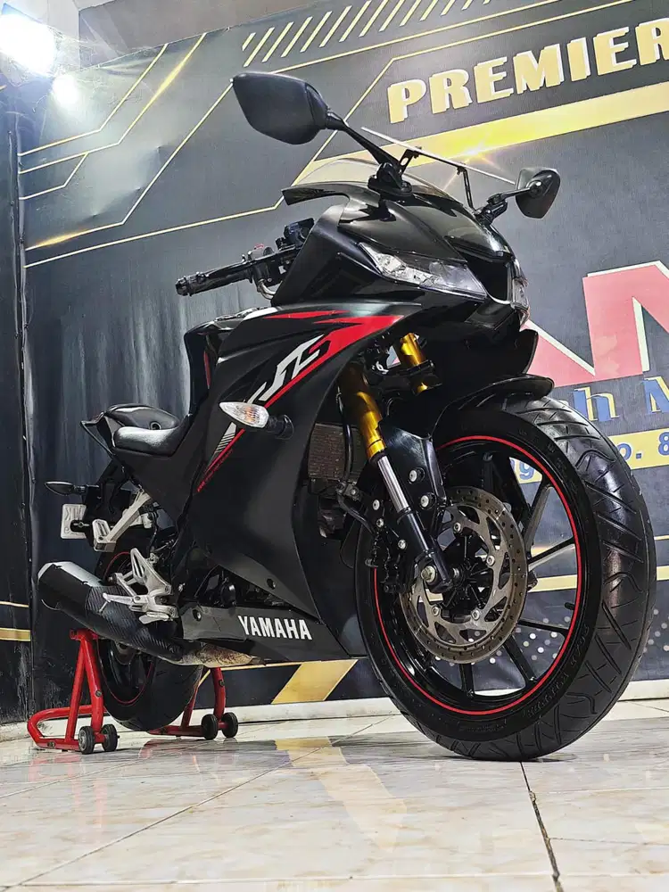Yamaha All New R15 VVA V4 TH 2019 racing black otw riding