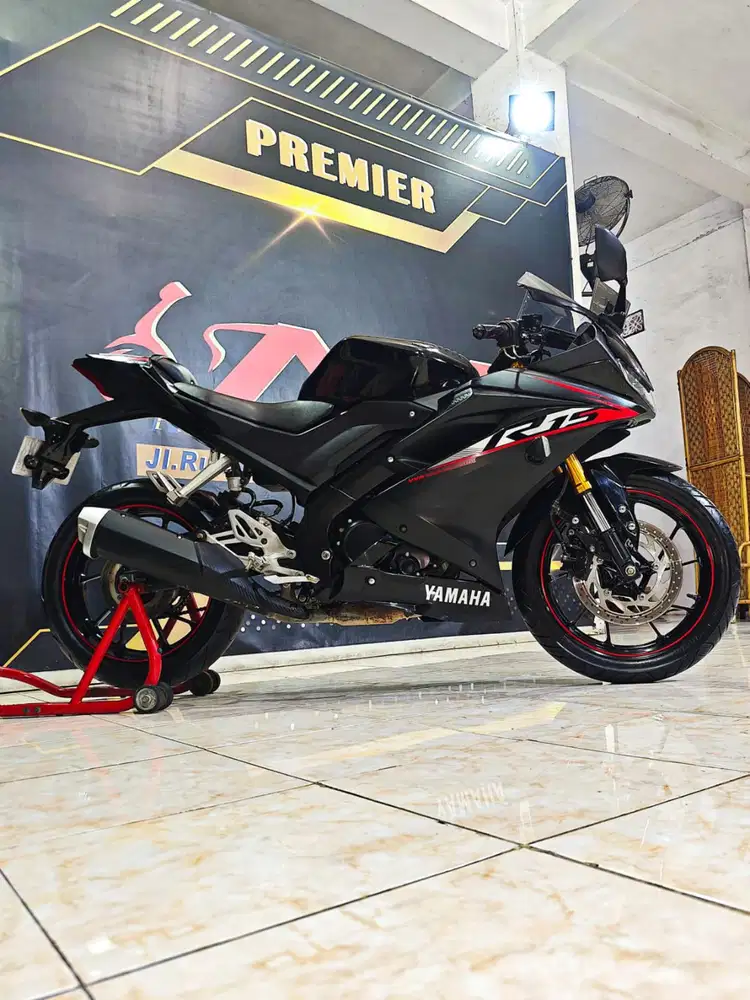 Yamaha All New R15 VVA V4 TH 2019 racing black merapat