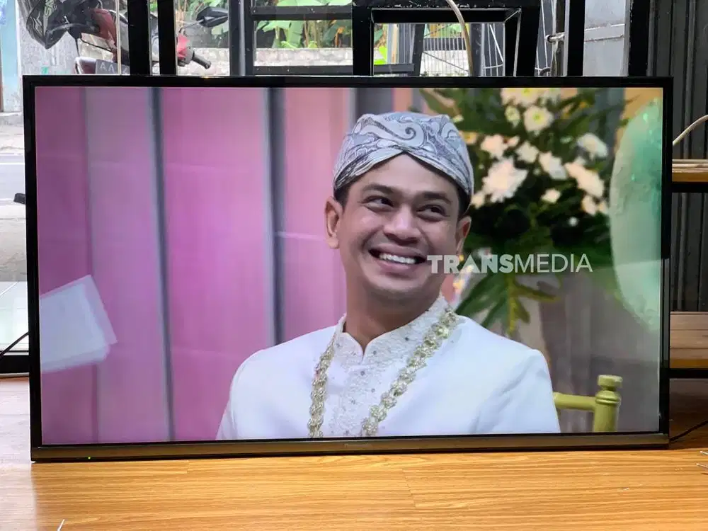 TV LED Panasonic 42Inch Digital TV plus Bracket diniding