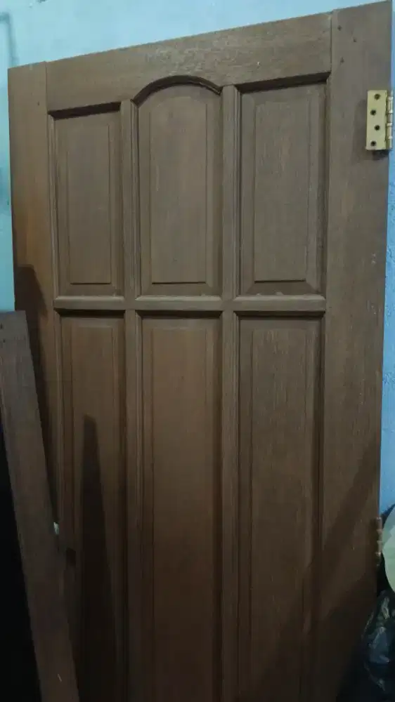 Daun pintu jendela kecil dan besar