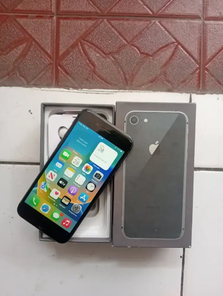 iPhone 8 internal 64GB hp fullset