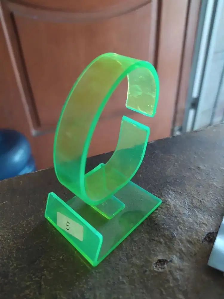 [BARU] Dudukan Tempat Pajangan Jam Tangan Display Bahan Mika