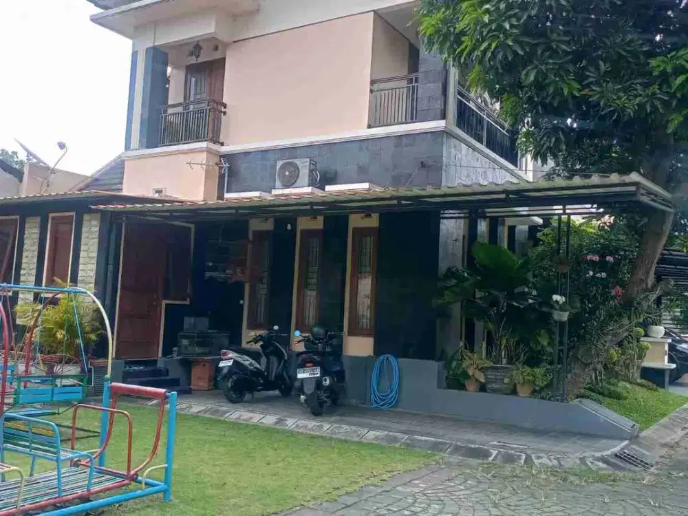 RUMAH MEWAH DALAM PERUMAHAN ELITE KWANTAN REGENCY DEKAT BARAT MALOBORO YOGYAKARTA