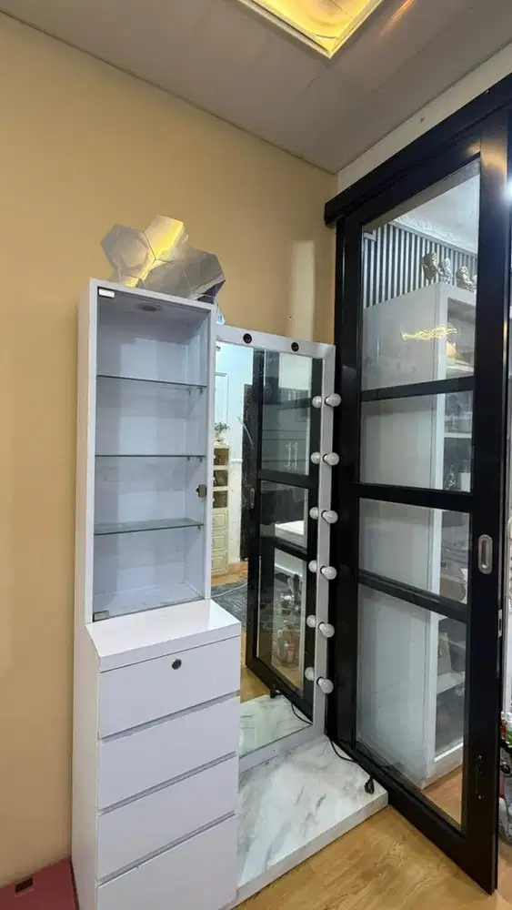 LEMARI RIAS KACA / Vanity mirror