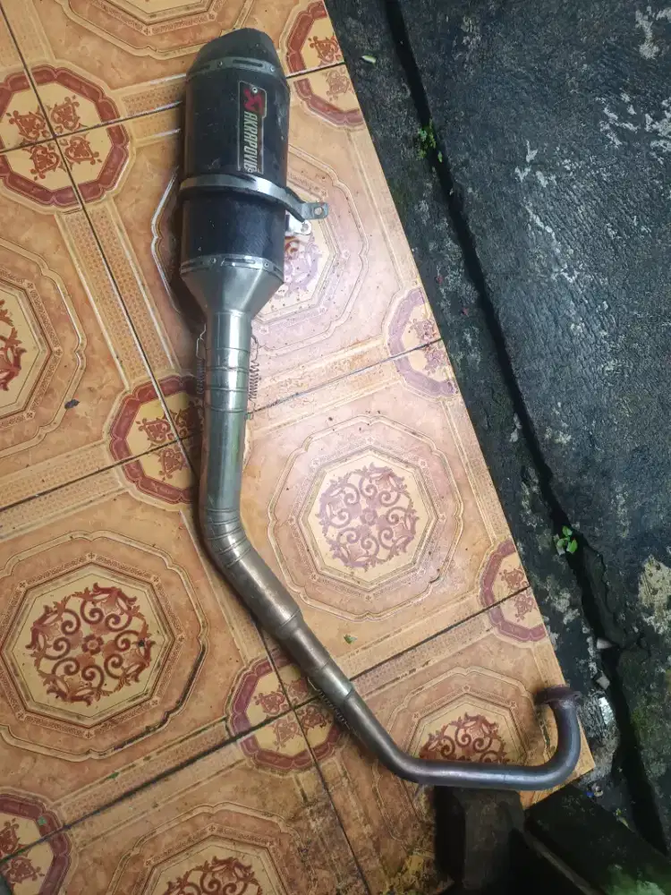 Knalpot akrapovic