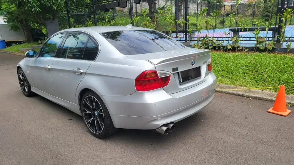 BMW E90 325, 2005