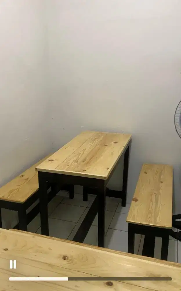 2 meja 4 bangku panjang
