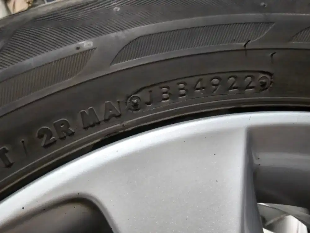 Jual velg dan ban bekas innova reborn 2019