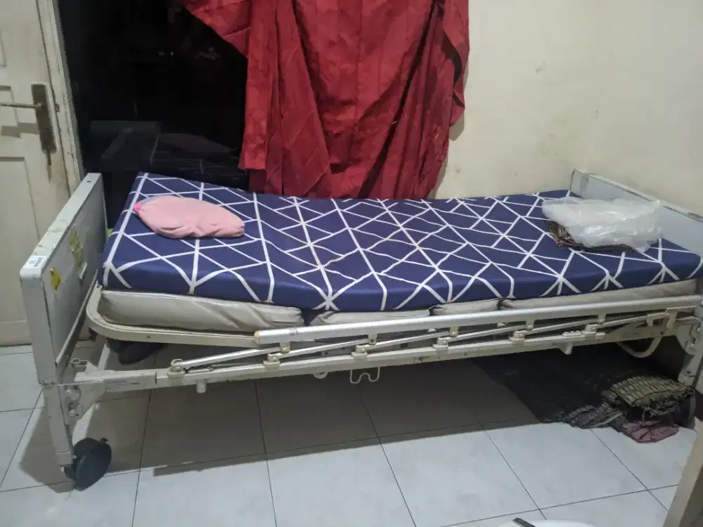 Bed pasien elektrik