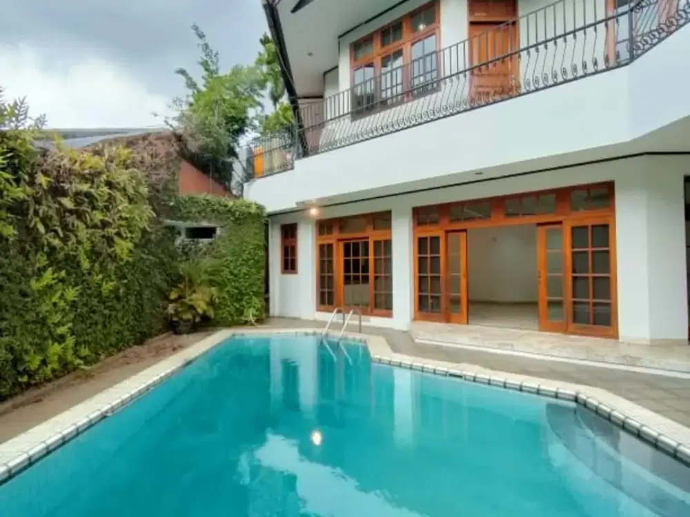 Disewa Rumah 4Br di Area Elite Darmawangsa, Cocok untuk Silent Office atau Rumah Pribadi. Pakai Kolam Renang dan Taman Luas, Jakarta Selatan