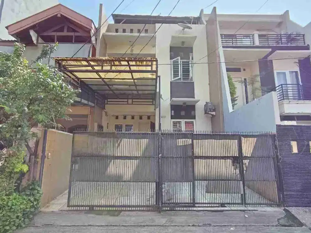 Rumah 3 Lantai Baru Renovasi 180 m2 Bebas Banjir Kelapa Gading