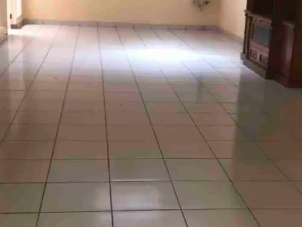 Rumah 2 Lantai. Row jalan lebar. Bebas Banjir.