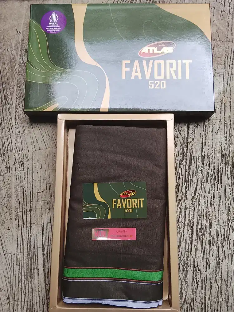 Kain sarung Atlas Favorit.