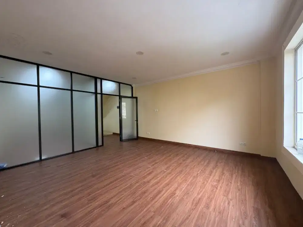 Ruko Eksklusif PIK 75m2 5x15 HGB Semi Furnished Ada Meeting Room Siap Pakai