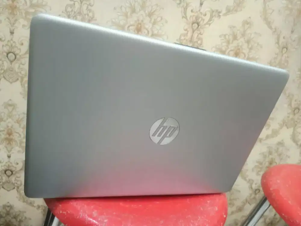 lactop hp 14s minus sesuai d foto d buat layar Putih ga keliatan