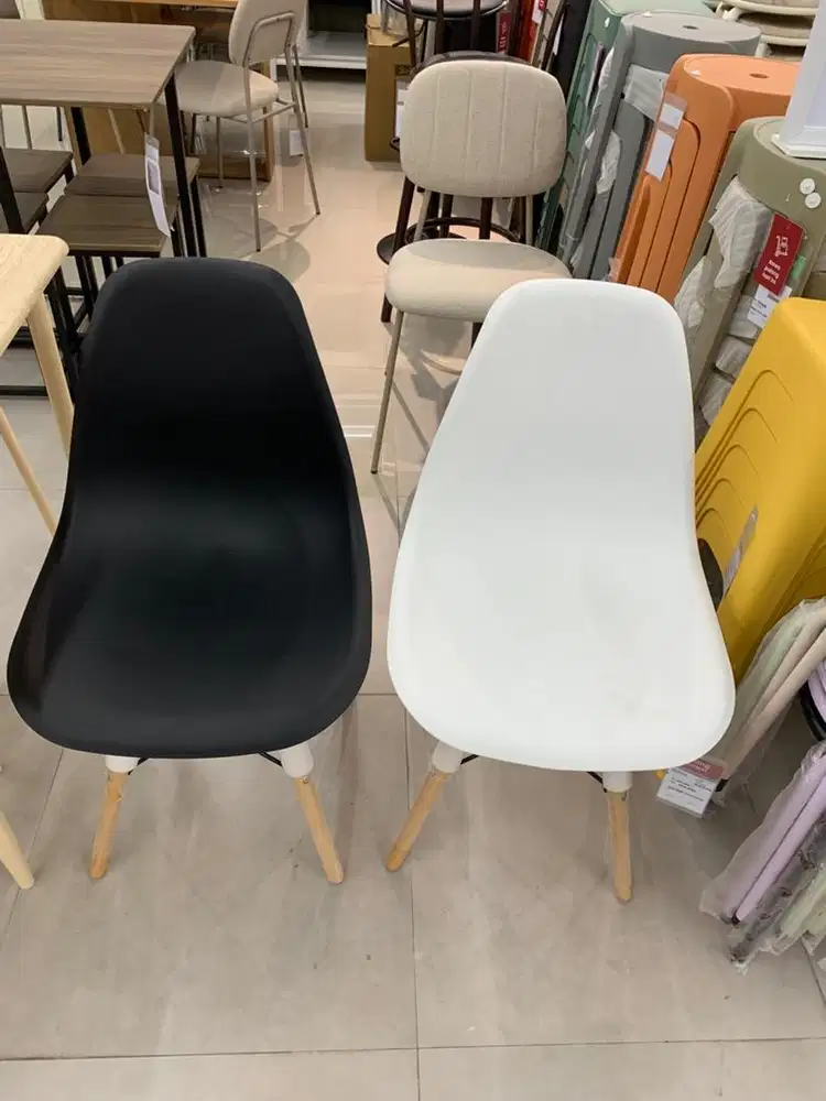 NEO DESSI CHAIR WHITE & BLACK
