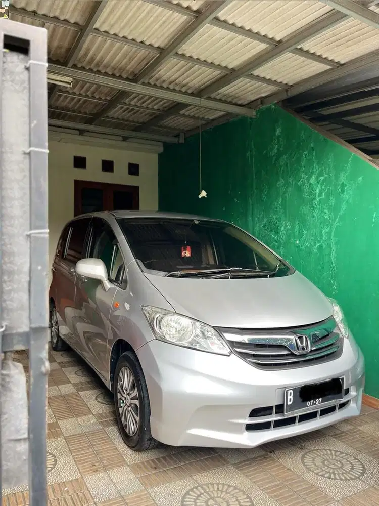 Dijual Honda Freed 1.5 A/T th 2012 Istimewa full original