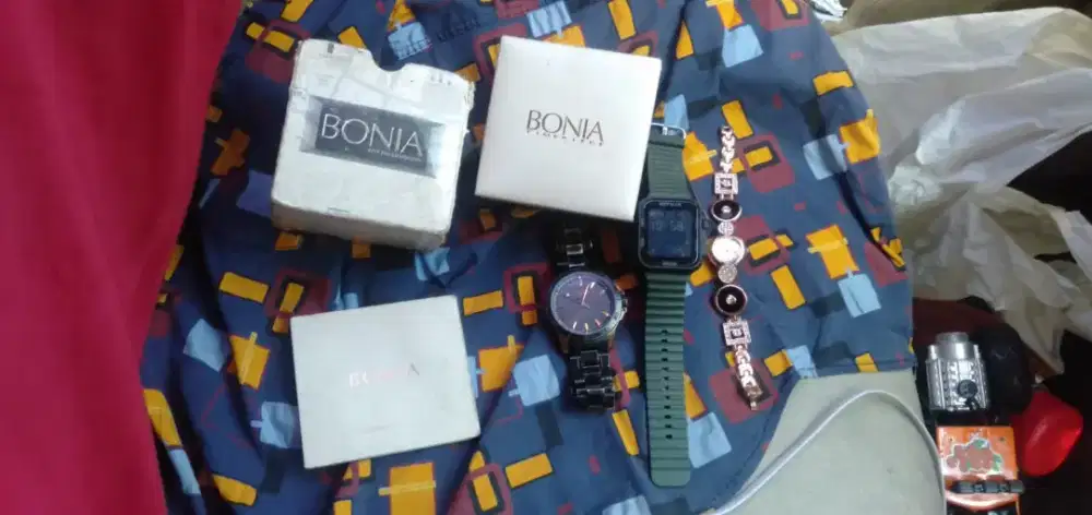 Di jual jam rumah murah aja semua di iklan wa dan hp aja no iklan ini