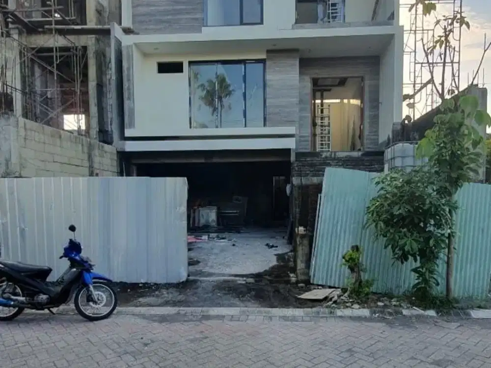 Dijual Rumah 3 Lantai di Babatan Pratama Wiyung Surabaya