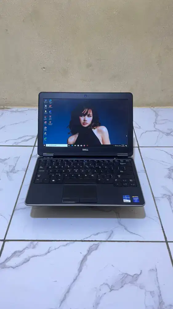 Dell Latittude E7240 | Intel Core i7 | Ram 8Gb | Sudah Siap Pakai
