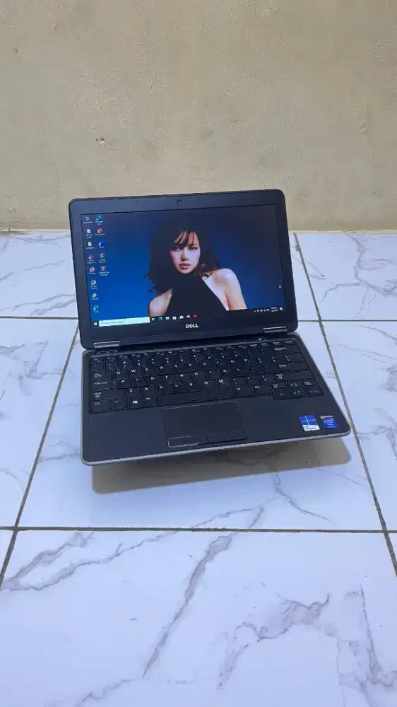 Dell Latittude E7240 | Intel Core i7 | Ram 8Gb | Sudah Siap Pakai