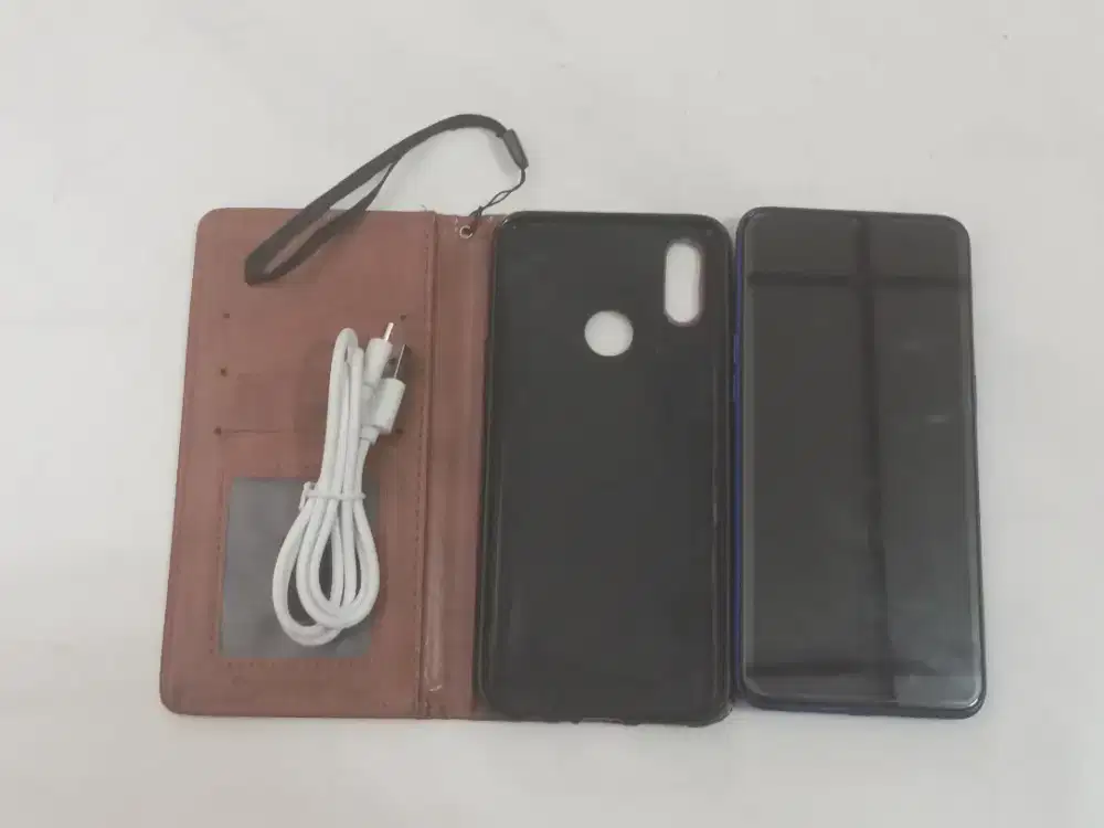 Realme 3 Pro RAM 6GB ROM 128GB – Siap Pakai (Unit, Case dan Micro USB)