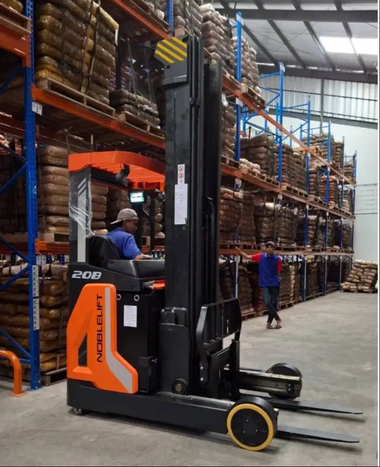 Forklift Reach Truck untuk Warehouse