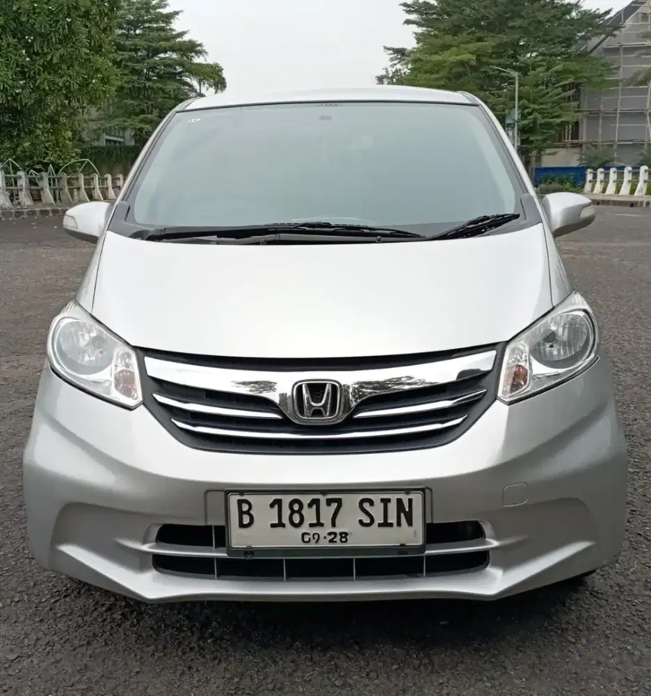 Honda Freed 1.5 S Facelift AT Th 2014 Silver Istimewa Sekali Original
