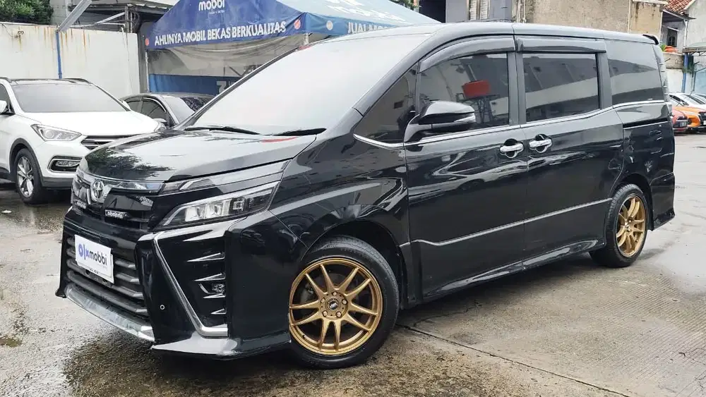 Pajak Panjang - Toyota Voxy 2.0 Bensin-AT 2018