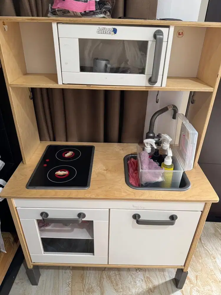 Dapur Ikea untuk anak2 bermain.