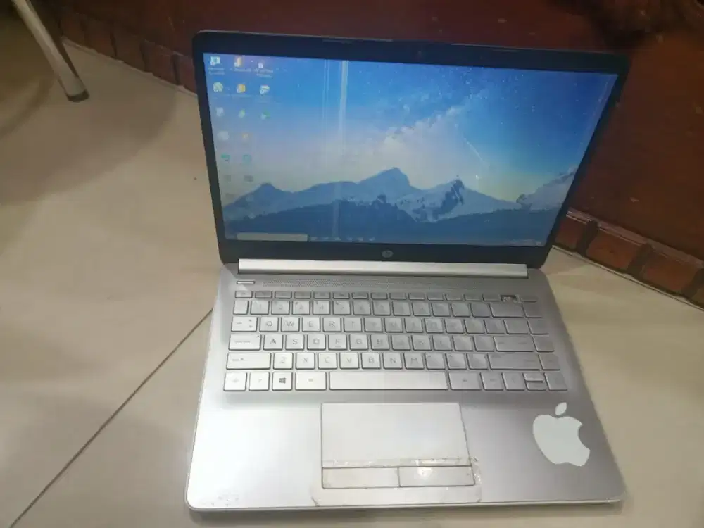 lactop hp 14s minus sesuai d foto d buat layar Putih ga keliatan sm