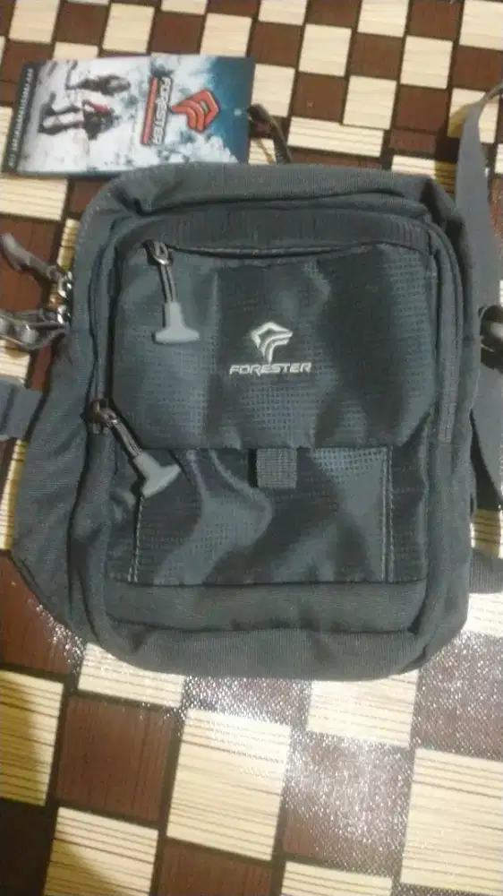 Dijual tas slempang warna grey msh baru blm pernah di pakai